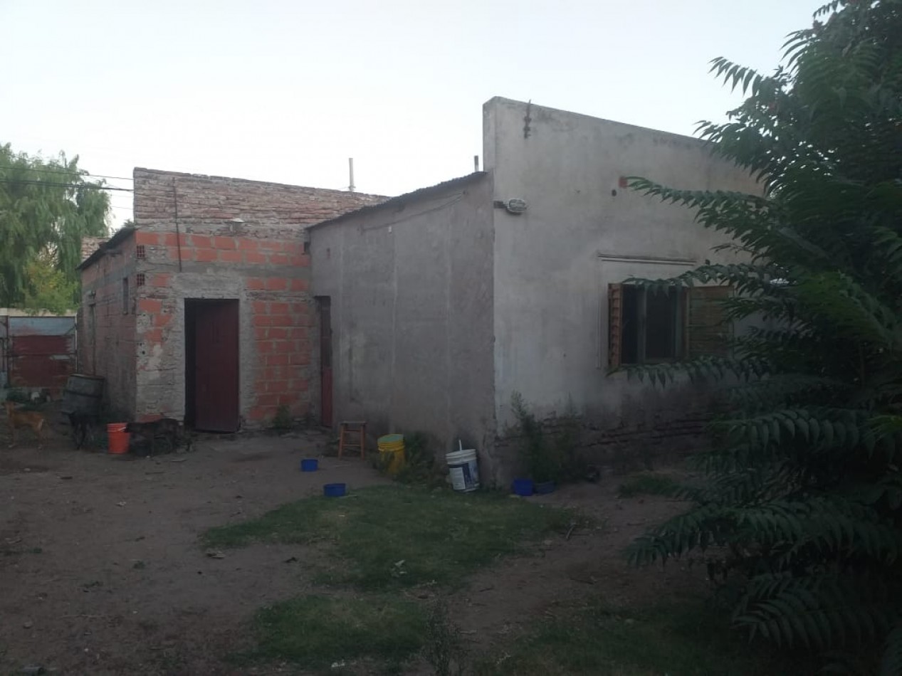 Venta; Casa a refaccionar/restaurar con amplio patio