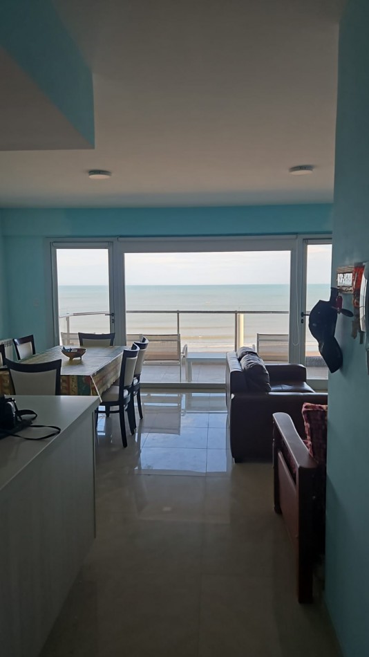 Departamento frente al mar en venta en Monte hermoso 