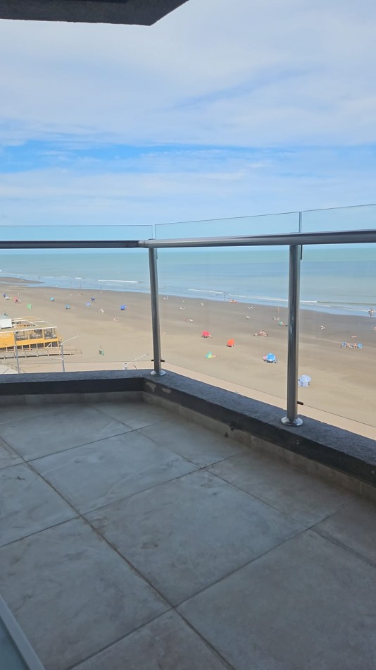 Departamento frente al mar en venta en Monte hermoso 