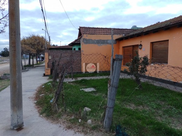 Vendo casa 3 dormitorios  y departamento en Ingeniero White 